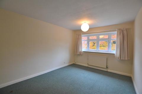 3 bedroom terraced house to rent, Woodlands, Fleet GU51