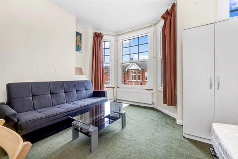 2 bedroom flat to rent, Rutland Park Mansions, London NW2