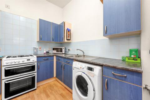 2 bedroom flat to rent, Rutland Park Mansions, London NW2