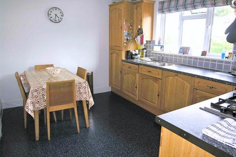 2 bedroom flat to rent, Kingsway, Woking