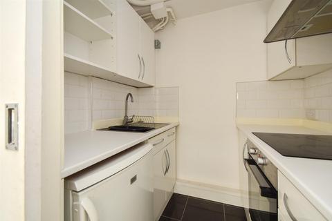 1 bedroom flat to rent, Marine Court, St. Leonards-On-Sea TN38