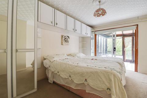 2 bedroom semi-detached bungalow for sale, Woodlow, Benfleet SS7