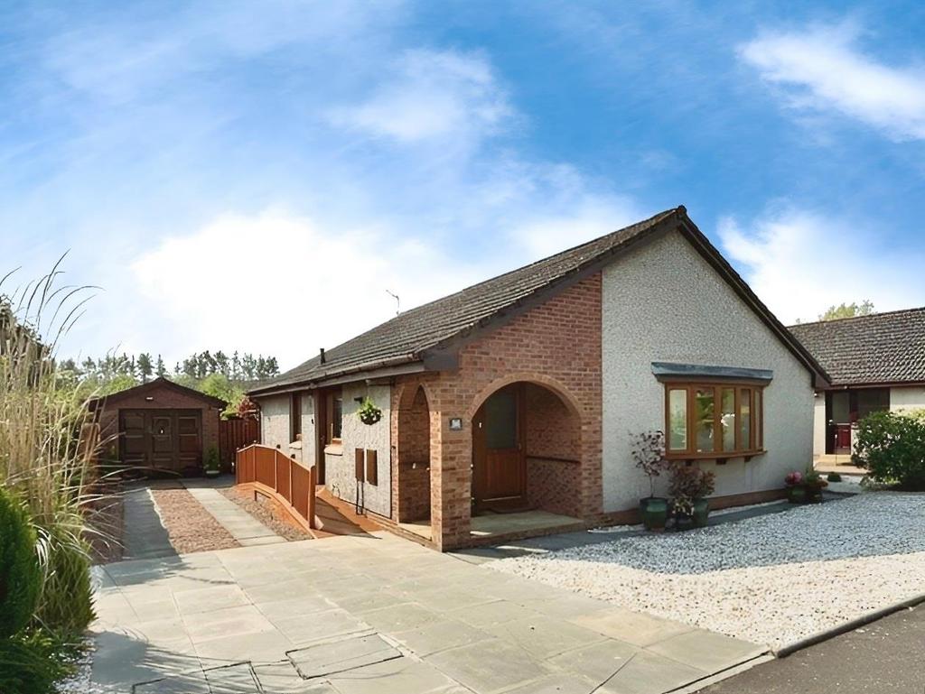 Edenbank Road, Cupar 3 bed detached bungalow for sale £285,000