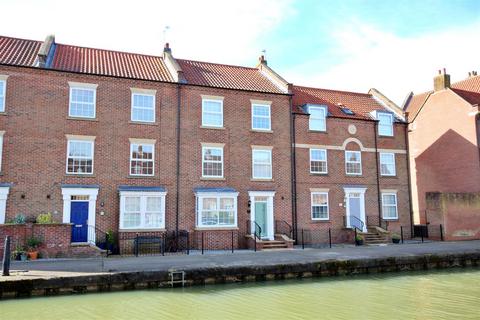 4 bedroom townhouse for sale, Scaife Mews, Beverley