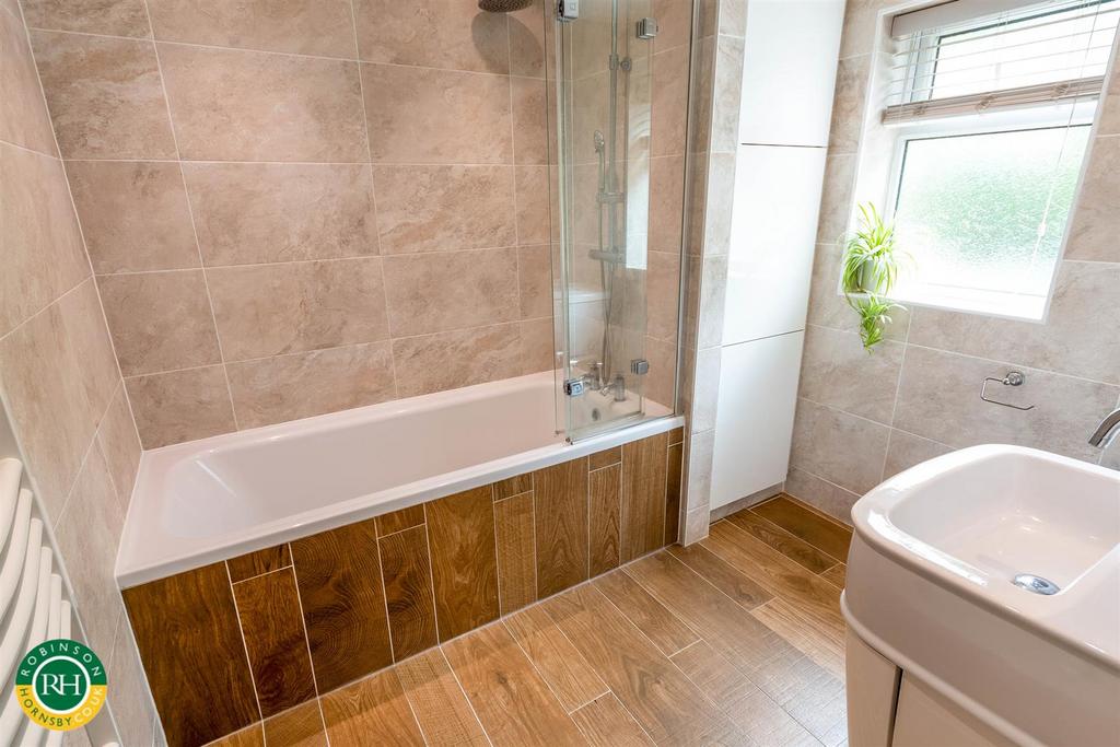 Bedroom 2 en suite