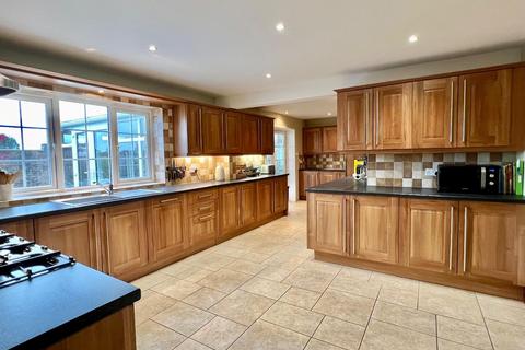 19 Ffordd Raglan, Heol Y Cyw, Bridgend, CF35 6LB