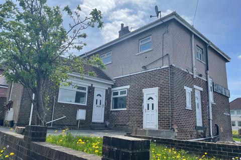 4 bedroom semi-detached house to rent, Heights Lane, Bradford BD9
