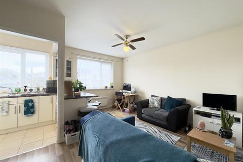 1 bedroom flat to rent, Ulalia Road, Newquay TR7