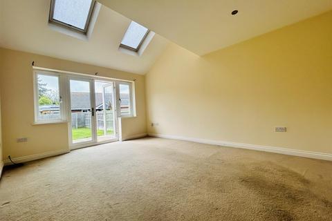 2 bedroom bungalow for sale, Rangemore Drive, Eastbourne BN21