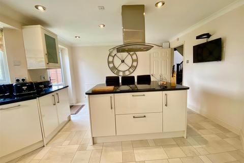 5 bedroom detached house for sale, Glenfields, Whittlesey, Peterborough