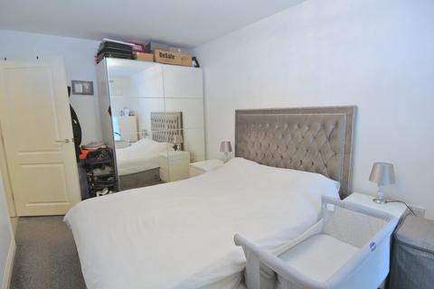 2 bedroom flat for sale, London Road, Ashford TW15