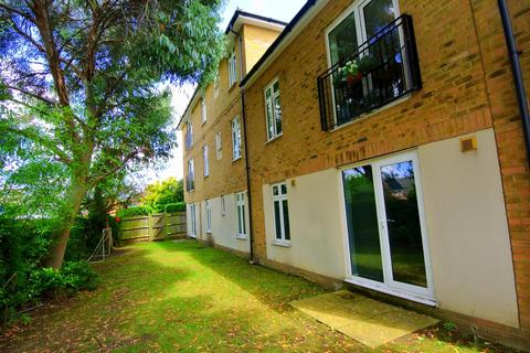 2 bedroom flat for sale, London Road, Ashford TW15