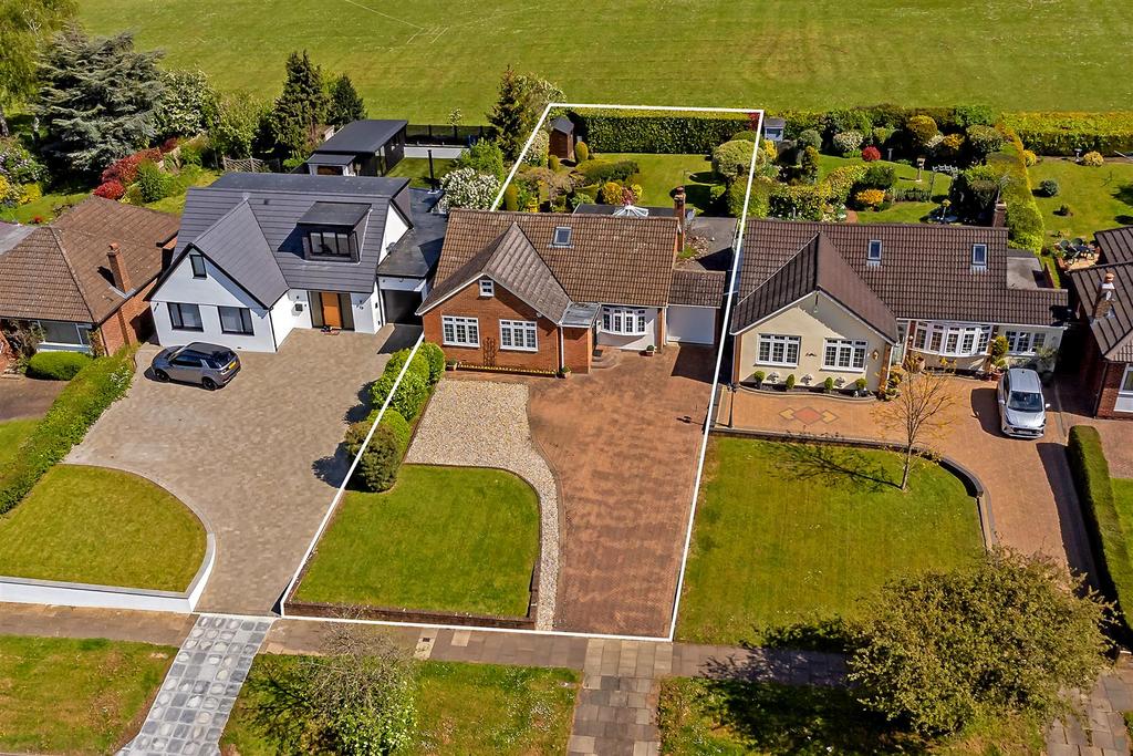 Robert Avenue, St. Albans 4 bed detached house for sale £925,000