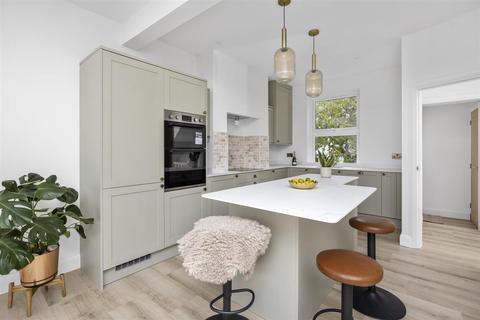 5 bedroom end of terrace house for sale, Queens Park Road, Brighton