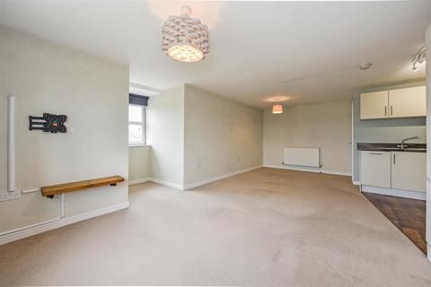 2 bedroom flat for sale, Spindle Close, Andover