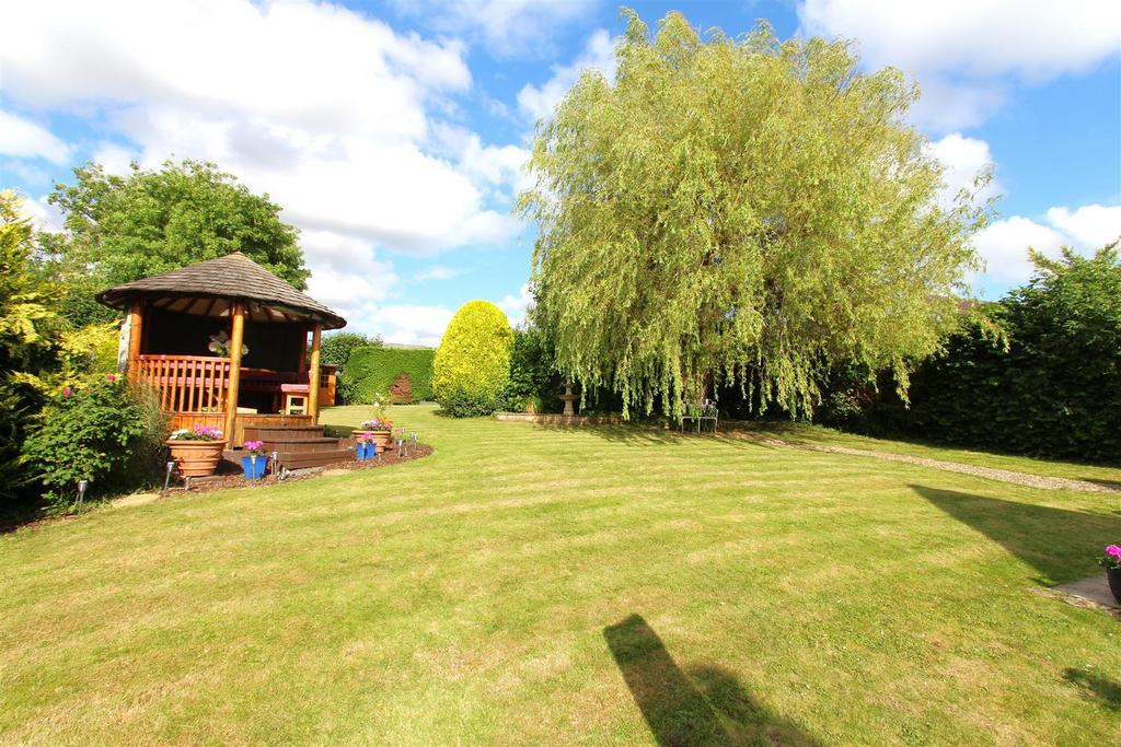 New external rear garden.JPG