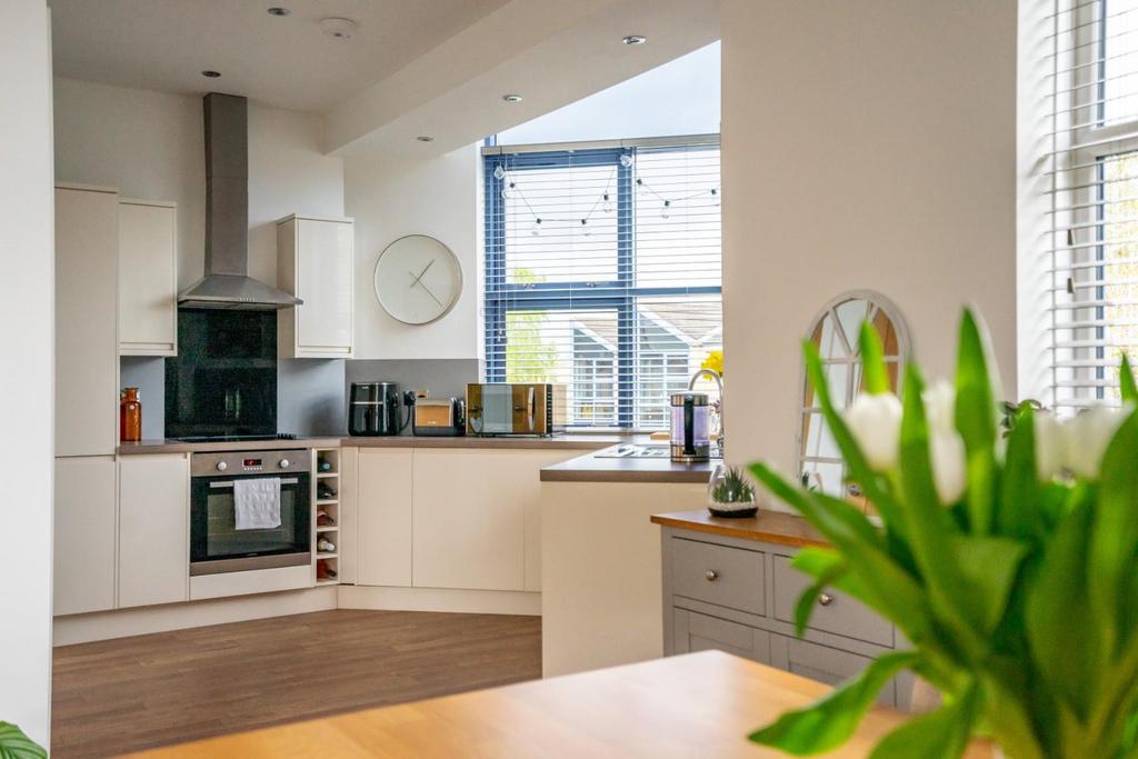 Kitchen (2 of 3).jpg