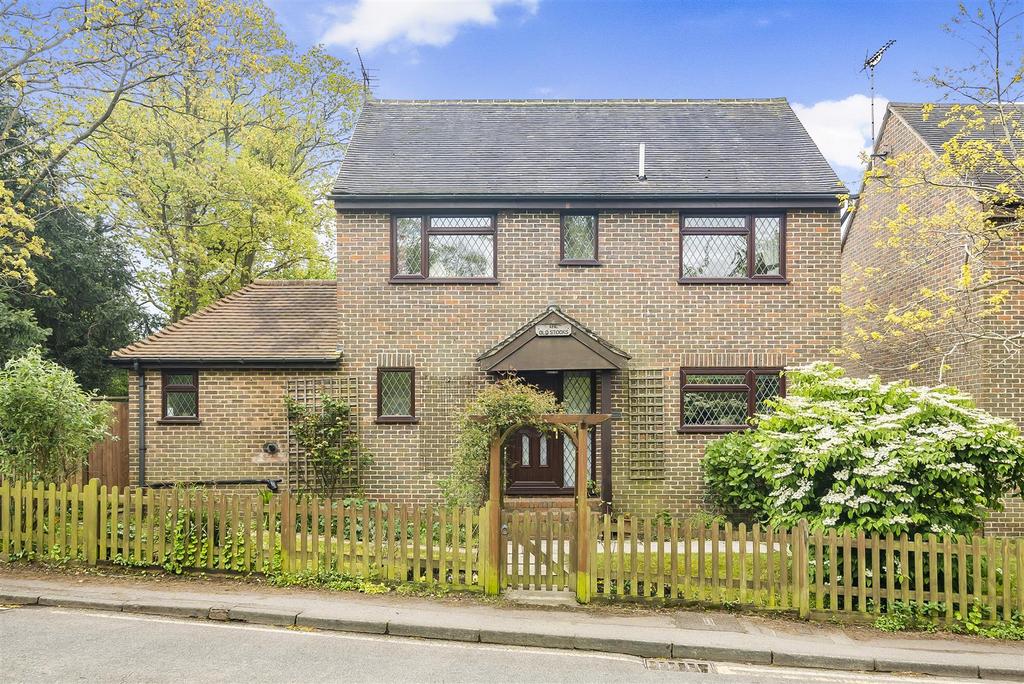 Church Green, Marden, Tonbridge 4 bed detached house for sale £450,000