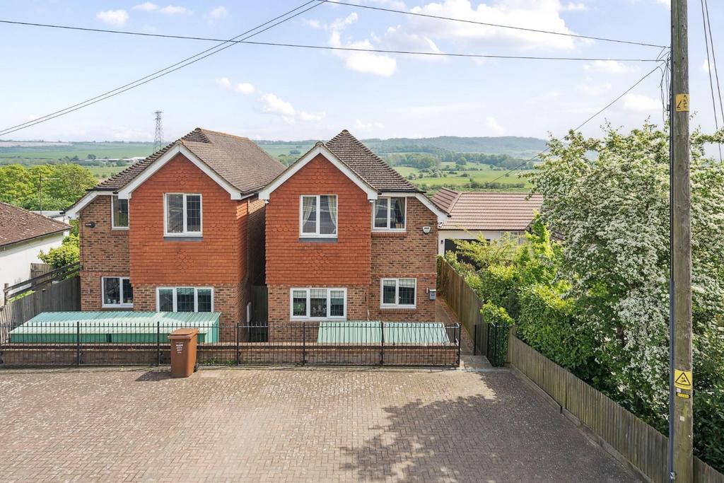 Rochester Road, Halling, Rochester 4 bed detached house for sale £500,000
