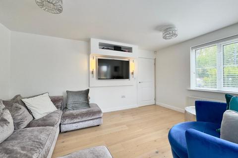 39 Eshlands Brook, Barnsley, S71 5SH