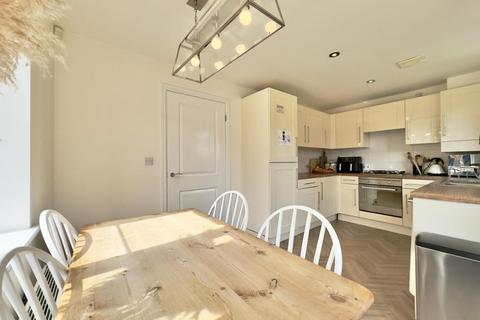 39 Eshlands Brook, Barnsley, S71 5SH