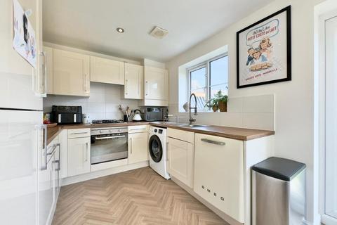 39 Eshlands Brook, Barnsley, S71 5SH