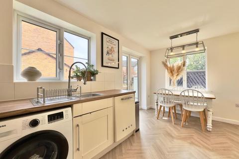 39 Eshlands Brook, Barnsley, S71 5SH