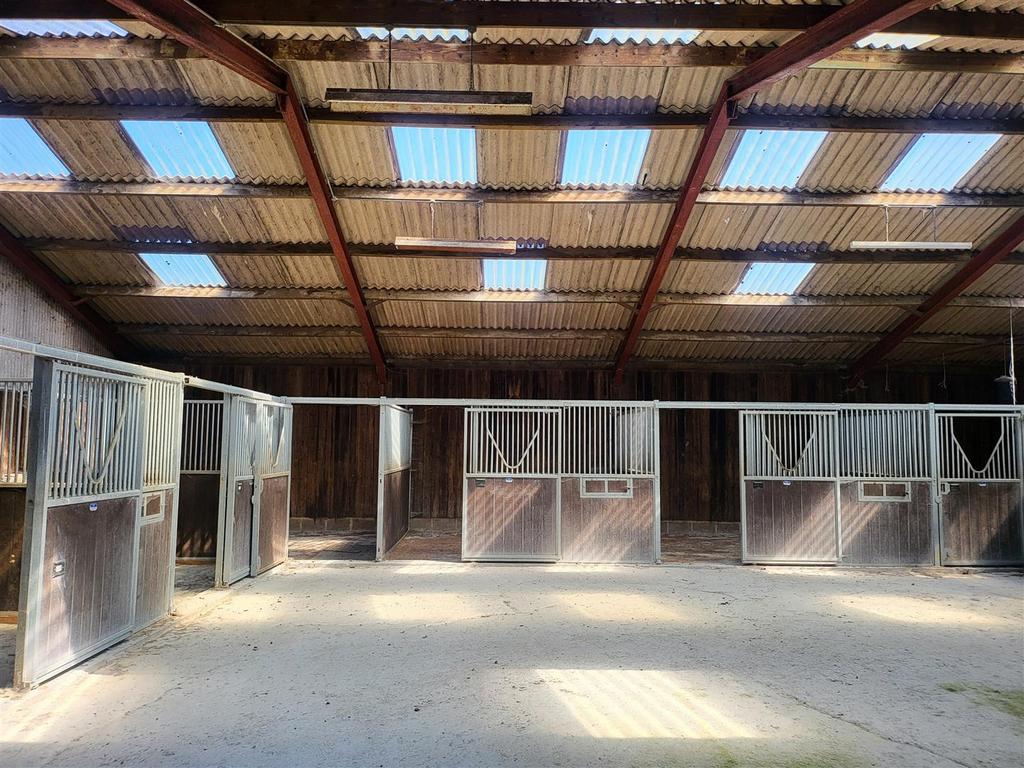 Arches hall stud