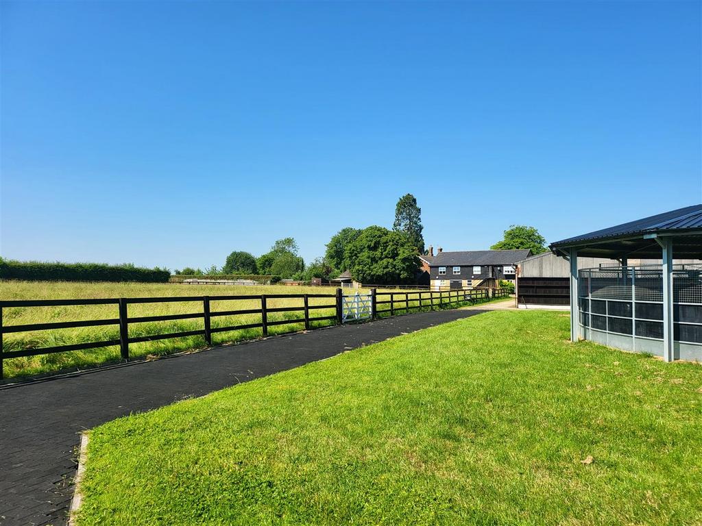 Arches hall stud