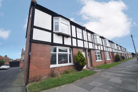 3 bedroom end of terrace house for sale, Claremont Road, Whitley Bay