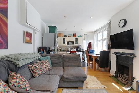 3 bedroom maisonette for sale, Byegrove Road, London SW19