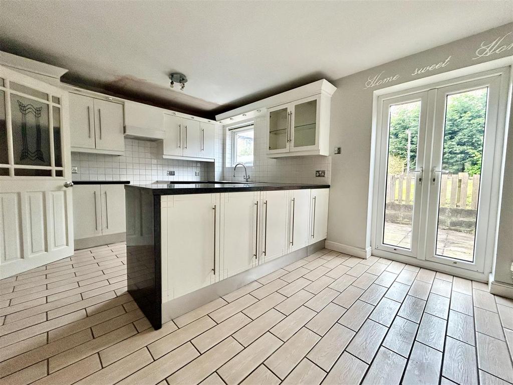 Primrose Hill Drive, Swillington, Leeds 3 bed semidetached house for sale £180,000