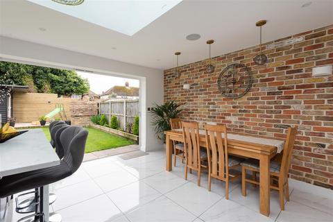 3 bedroom semi-detached house for sale, Camden Road, Broadstairs