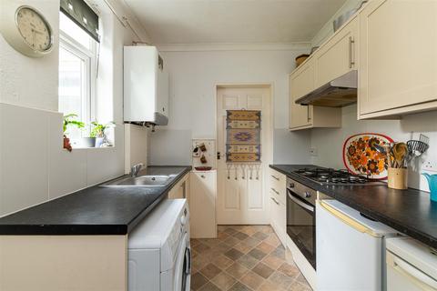 2 bedroom flat for sale, Ovington Grove, Fenham, Newcastle Upon Tyne