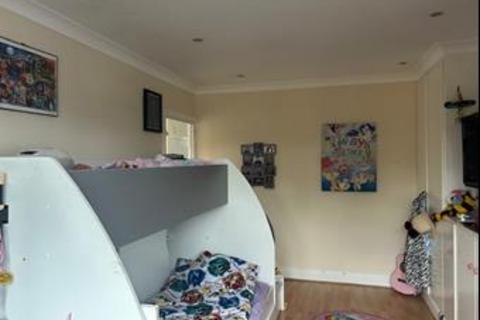 4 bedroom end of terrace house to rent, Torrington Road, Ruislip HA4