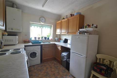 2 bedroom flat to rent, Christchurch Rd, Ringwood
