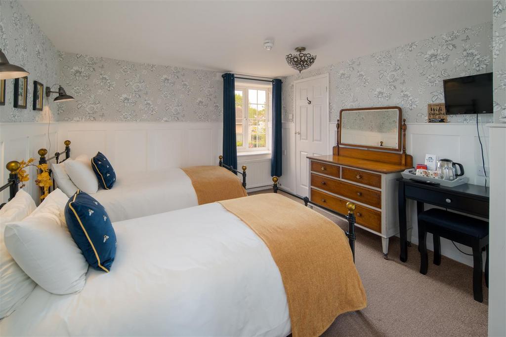 Guest Bedroom 4