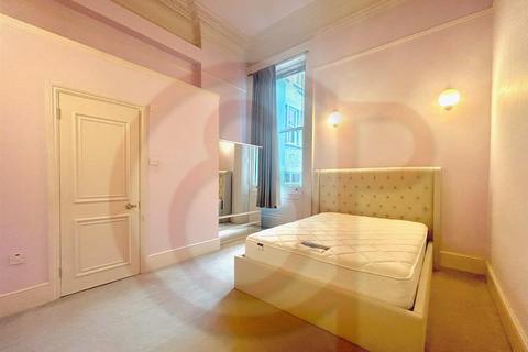 2 bedroom house to rent, De Vere Gardens, London