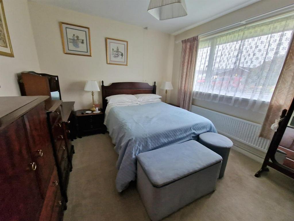 Bedroom 1.jpg