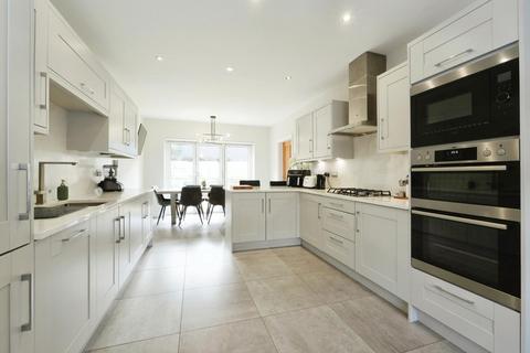 6 bedroom detached house for sale, Galloway Grove, Pudsey