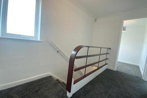 3 bedroom semi-detached house to rent, Shaw Moor Avenue, Stalybridge, SK15 2RB