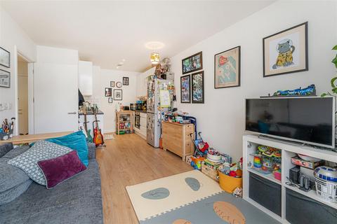 1 bedroom apartment for sale, Gainsford Road, London