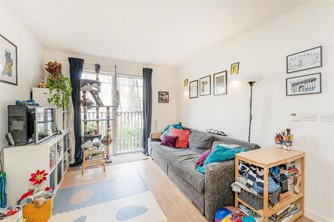 1 bedroom apartment for sale, Gainsford Road, London