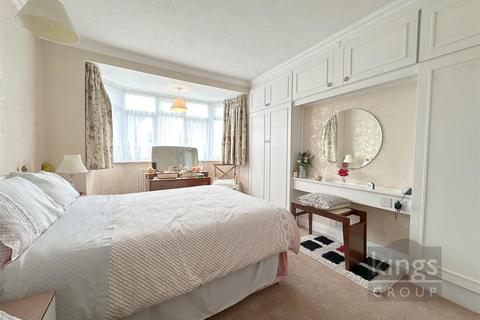 137 Amberley Road, Enfield, EN1 2RB