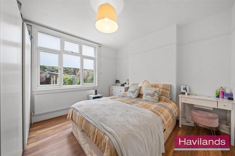 3 Sherbrook Gardens, London, N21 2NX
