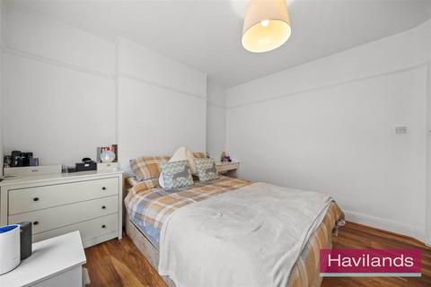 3 Sherbrook Gardens, London, N21 2NX