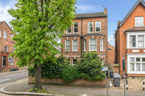 3 bedroom flat for sale, Park Avenue, London, NW2