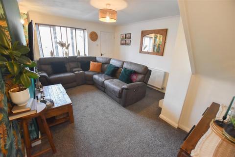 3 bedroom semi-detached house for sale, Collingbourne Avenue, Sothall, Sheffield, S20