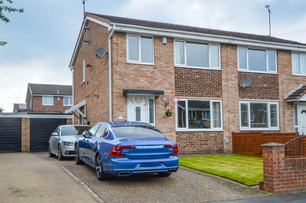 Twickenham Close, Halfway, Sheffield 3 bed semidetached house for sale £225,000