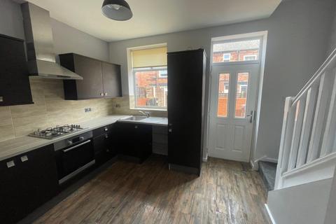 3 bedroom terraced house to rent, Buckley Street, Oldham